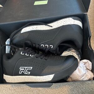 Women’s Ride Concepts mountain bike shoes